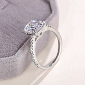 Anello con Zircone Taglio Principessa per Donne, Elegante Gioiello per Proposta di Matrimonio e Fidanzamento - Product Image 6