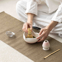 Ensemble de préparation de matcha en céramique pincée à la main, moderne et minimaliste, avec bol en forme de cœur, bec verseur et fouet Chasen