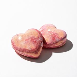 Bomba de Baño en Forma de Corazón Maison Soir, Fórmula K Beauty, Cuidado Diario de la Piel, Para Todo Tipo de Piel - Product Image 1