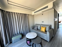 Maison capsule modulaire préfabriquée de luxe à deux étages avec 2 chambres et petit espace avec panneau solaire