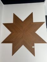 Plancher en chêne brossé à trois couches, motif chevron, installation par clips, design moderne, épaisseur 10-20 mm