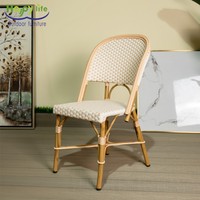 Chaise de salle à manger HappyLife moderne en beige crème tressée avec dossier incurvé, aspect bambou, design en rotin pour chambre et cuisine