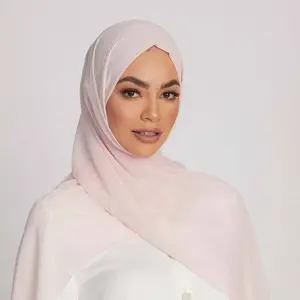 Özel müslüman kadın şal şifon Premium yüksek kalite kalın eşarp kabarcık başörtüsü eşarp şal tedarikçisi