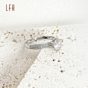 Bagues en or personnalisées pour femmes, or véritable 18 carats, bagues de mariage pour couples, bague en moissanite en or 18 carats - Product Image 4