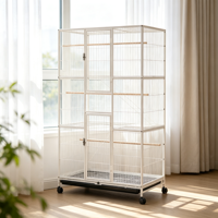 Grande cage d'élevage blanche à trois niveaux avec accessoires complets et support mobile pour l'élevage en groupe de petits et moyens perroquets