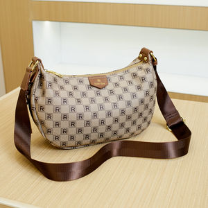 Bolso de hombro de material PU de alta calidad. Diseñado por un diseñador de una marca de lujo. El forro está hecho de poliéster.6869 - Product Image 6