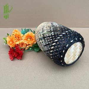 Farol Decorativo de Bambú Bicolor – Portavelas Colgante Tipo Cilindro – Centro de Mesa para Jardín y Bodas D14cm - Product Image 1