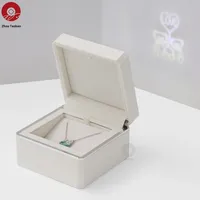 Boîte à bijoux de luxe en plastique avec lumière LED créative en forme d'ours ZTB 2022 avec logo personnalisable