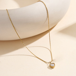 Collier pendentif cœur plaqué or 18 carats avec zircon cubique serti clos, chaîne maille forçat, style romantique, bijoux pour femme - Product Image 6