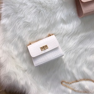 Borse Tote da Donna <span class=keywords><strong>2022</strong></span> con Logo Personalizzato Ricamato, Piccole Borse a Spalla Quadrate con Catene Dorate, Borse Casual alla Moda MOQ 3 Pezzi - Product Image 6