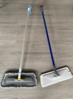 Serpillière avec tampon en microfibre et réservoir d'eau 240 -- 800ml