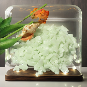 Pierres précieuses en gros : Copeaux de Chrysoprase Citron Lumineux, Pierres de Guérison en Cristal Polies pour la Décoration Intérieure et le Feng Shui (Inde) - Product Image 1