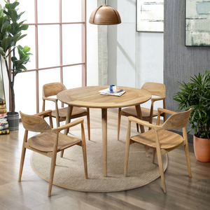 Table à manger ronde en teck de style mid-century, finement poncée en couleur naturelle, idéale pour des aménagements de mobilier extérieur élégants. - Product Image 1
