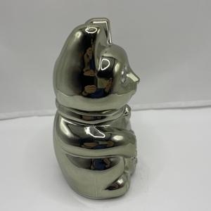 แมวกวักนำโชคเคลือบเงินขนาด 15 ซม. รุ่นใหม่ปี 2024 ใช้พลังงานจากแบตเตอรี่ ผลิตจากพลาสติก ดีไซน์ตามหลักฮวงจุ้ย ยี่ห้อ King Need - Product Image 5