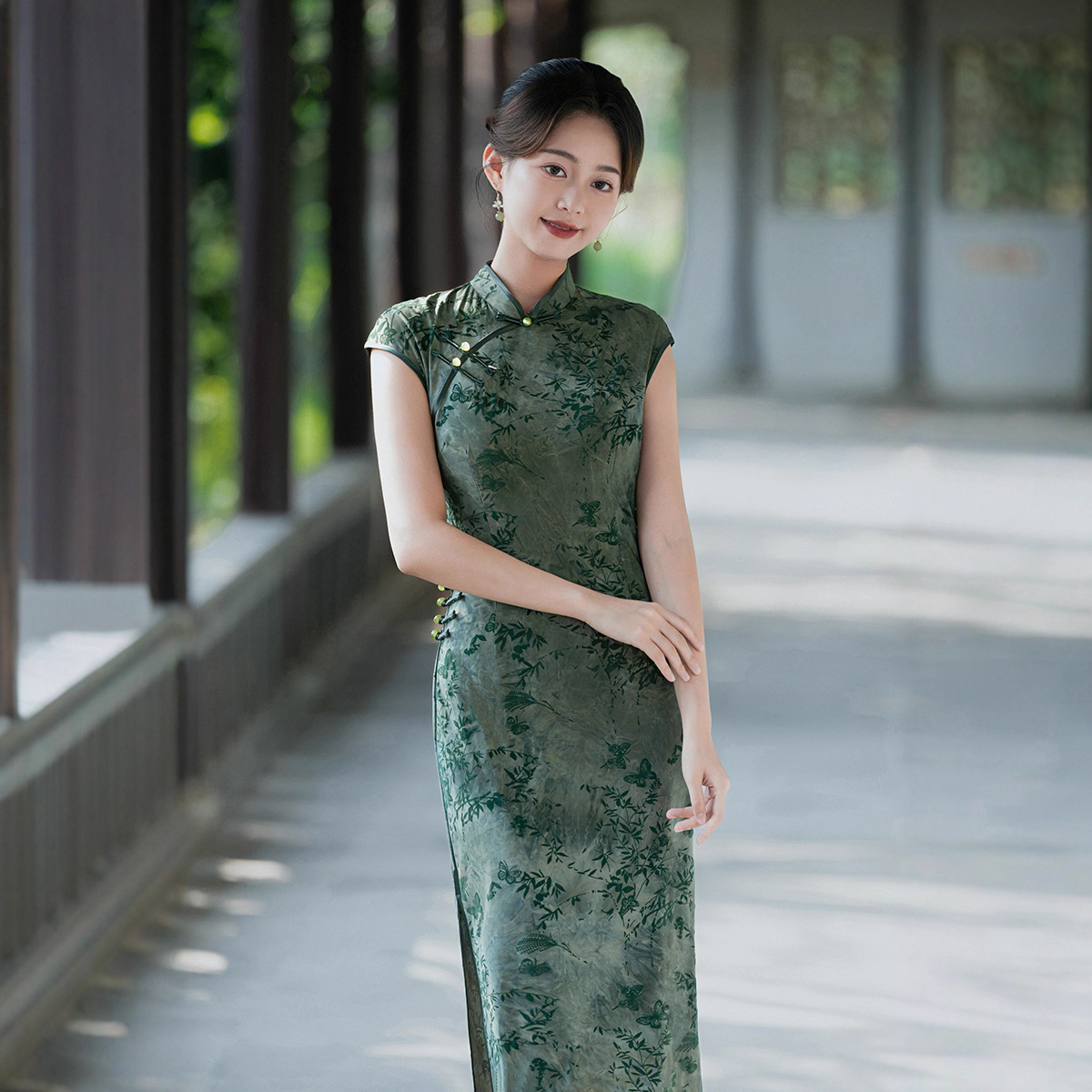 green emerald velvet dress Silk Green Cheongsam: Modern, Elegant, and Customizable M main image 1