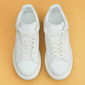 Chaussures blanches durables personnalisées faites à la main styles pour hommes et femmes chaussures décontractées d'affaires à la mode semelle épaisse chaussures rehaussantes - Product Image 4