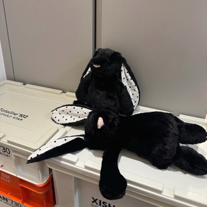 Peluche Coniglio Nero di Alta Qualità con Orecchie Lunghe e Morbide a Pois, Versione Limitata, con Base Appesantita - Product Image 4