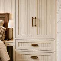 Système d'ameublement de chambre sur mesure intégré avec armoire intégrée, panneaux muraux et rangement au-dessus du lit