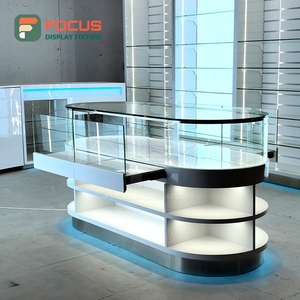 Vitrina de Exhibición de Vidrio Blanco Contemporánea, Diseño de Mostrador Curvo con Iluminación LED, Mueble de Tienda Personalizado - Product Image 4