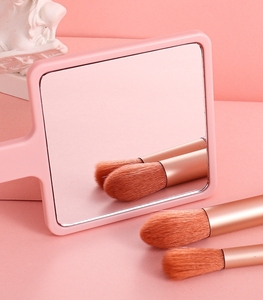 Kích cỡ khác nhau nhựa vuông cầm tay mỹ phẩm xử lý gương xách tay Vanity trang điểm tay gương số lượng lớn với thiết kế logo tùy chỉnh - Product Image 6