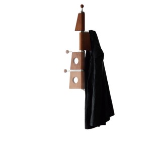 Perchero Aegir de Madera con Estante de Almacenamiento y Lámpara, Estilo Bauhaus, Diseño Vintage - Product Image 3