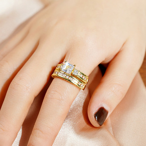 Anillo de Pareja con Circonitas Geométricas Cuadrilaterales para Mujer, Joyería Delicada y Moderna - Product Image 2