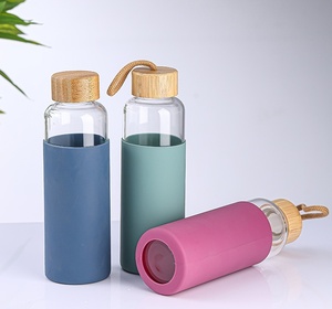 Botella de Agua de Vidrio de 18 Onzas con Tapa de Madera - Reutilizable, Apta para Hacer Smoothies y Jugos - Product Image 6