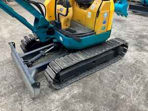 Travaux de terrassement pour mini-excavatrice d'occasion U30-6, importée, d'origine, 3 tonnes, avec pompe et moteur, modèle 2007 - Product Image 4