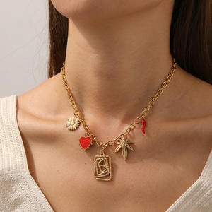 Collana Lunga Retrò con Elementi Multipli e Nappine a Cuore, Gioielli di Moda in Acciaio Inossidabile Placcato Oro - Product Image 4