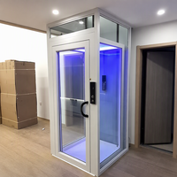 Porte battante simple en acier inoxydable finition miroir de luxe avec panneau de verre gravé artistiquement pour porte de palier d'ascenseur résidentiel