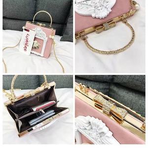 กระเป๋าถือลายนูนสไตล์เกาหลีแองเจิลบาร็อคผู้หญิง,กระเป๋าถือแฟชั่นมุกเรียบง่ายพาดลำตัวกระเป๋าคลัทช์สี่เหลี่ยมใบเล็กสำหรับงานกลางคืน - Product Image 5