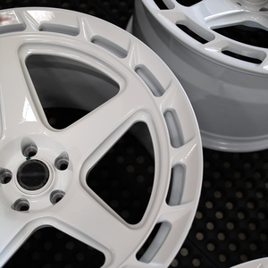 Cerchi Monoblocco Forgiati Design Personalizzato Bianchi Concavi 18-24 Pollici 5x114.3 5x130 5x120 per GT-R RS6 RS7 M3 M4 911 <span class=keywords><strong>Taycan</strong></span> - Product Image 6