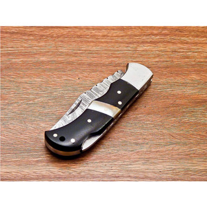 Couteau de chasse pliant en acier Damas fait main sur mesure avec manche en bois, service OEM, qualité supérieure, fabriqué au Pakistan - Product Image 3