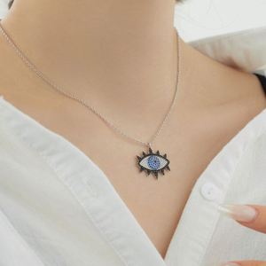 Collier Pendentif Dylam Personnalisé en Argent S925 avec Chaîne à Maillons, Zircon Cubique 5A, et Symbole de Protection Contre le Mal (Œil Bleu) - Product Image 3
