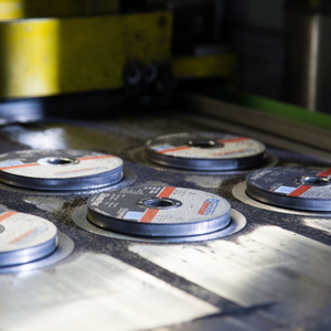 แผ่นตัดเหล็กขัดสำหรับเหล็กโลหะที่ทำในตุรกี180มม. X 3,0มม. 7นิ้วอลูมิเนียมออกไซด์ - Product Image 1