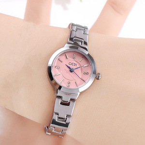 Relojes de cuarzo sencillos en plata y oro, relojes de lujo para mujer con correas de aleación. - Product Image 4
