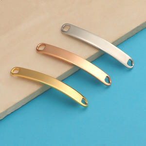 Fabricant de breloques rectangulaires incurvées personnalisées en acier inoxydable, or rose 18 carats, gravure, breloque vierge d'identification pour bracelet - Product Image 4