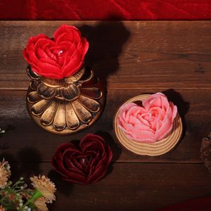 Vela de masaje con forma de corazón y aroma floral, cera aromática de baja temperatura (45°C) para uso íntimo en parejas. - Product Image 3