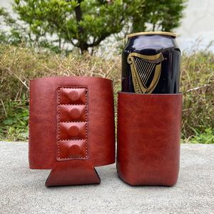 Funda de Cuero para Latas, Porta Latas de Cuero Sintético, Funda de Cuero PU con Imanes, Portavasos, Funda para Latas de Cerveza, Funda Protectora para Latas, EE. UU. - Product Image 5