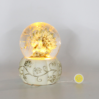 Globe à neige musical en résine sculptée à la main, motif hibou de Thanksgiving, avec lumière LED, globe à eau doré pour la décoration de la récolte d'automne