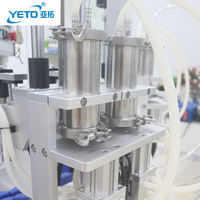 Machine automatique de remplissage et de bouchage de parfum liquide avec plateau tournant rotatif et conception à double tête pour ligne de production de flacons en verre