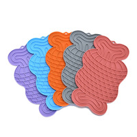 Tapis de léchage pour chien en silicone à ventouse, à alimentation lente et enrichissant, motifs Os, Papillon, Lapin, Arbre de Noël