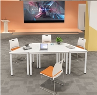 Table trapézoïdale de classe maternelle moderne, durable, en métal et en bois, personnalisable et de haute qualité, avec chaise et pupitre pour élèves