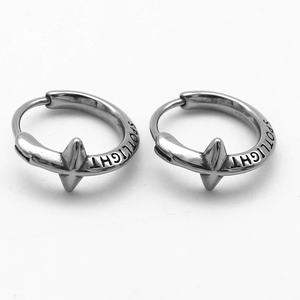 Pendientes de Aro Huggie Personalizados para Hombre, Acero Inoxidable 316L Hipoalergénico, Diseño Grabado con Púas, Estilo Vintage Punk Gótico, Regalo - Product Image 2