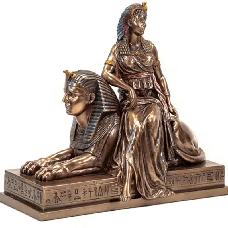 Cleopatra sentado na estátua de bronze grande da esfera