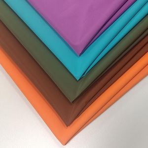 Tùy chỉnh màu sắc PU/PVC/Bạc/không thấm nước/Ripstop lớp phủ 210t 240T 260T 300t 320T <span class=keywords><strong>polyester</strong></span> <span class=keywords><strong>pongee</strong></span> vải cho áo khoác áo mưa - Product Image 2