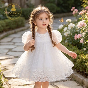 Robe de baptême en tulle blanc à manches bouffantes pour bébé fille, idéale pour mariage, demoiselle d'honneur, ou tenue d'été pour fillette - Product Image 1