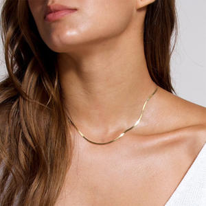 Dainty Collier minimaliste en acier inoxydable plaqué or 18K Serpent cubain étanche Trombone Chaîne à maillons sans ternissement pour <span class=keywords><strong>cadeau</strong></span> - Product Image 4