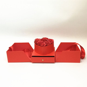 Caja de Regalo Giratoria con Letras 'I Love You', Caja de Regalo con Flores Frescas 'IloveU' - Product Image 3