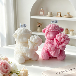 Vela Aromática con Figura de Oveja 3D, Cordero Adorable con Ramo de Tulipanes, Vela de Cera de Soja, Decoración para Mesa y Hogar, Regalo - Product Image 3